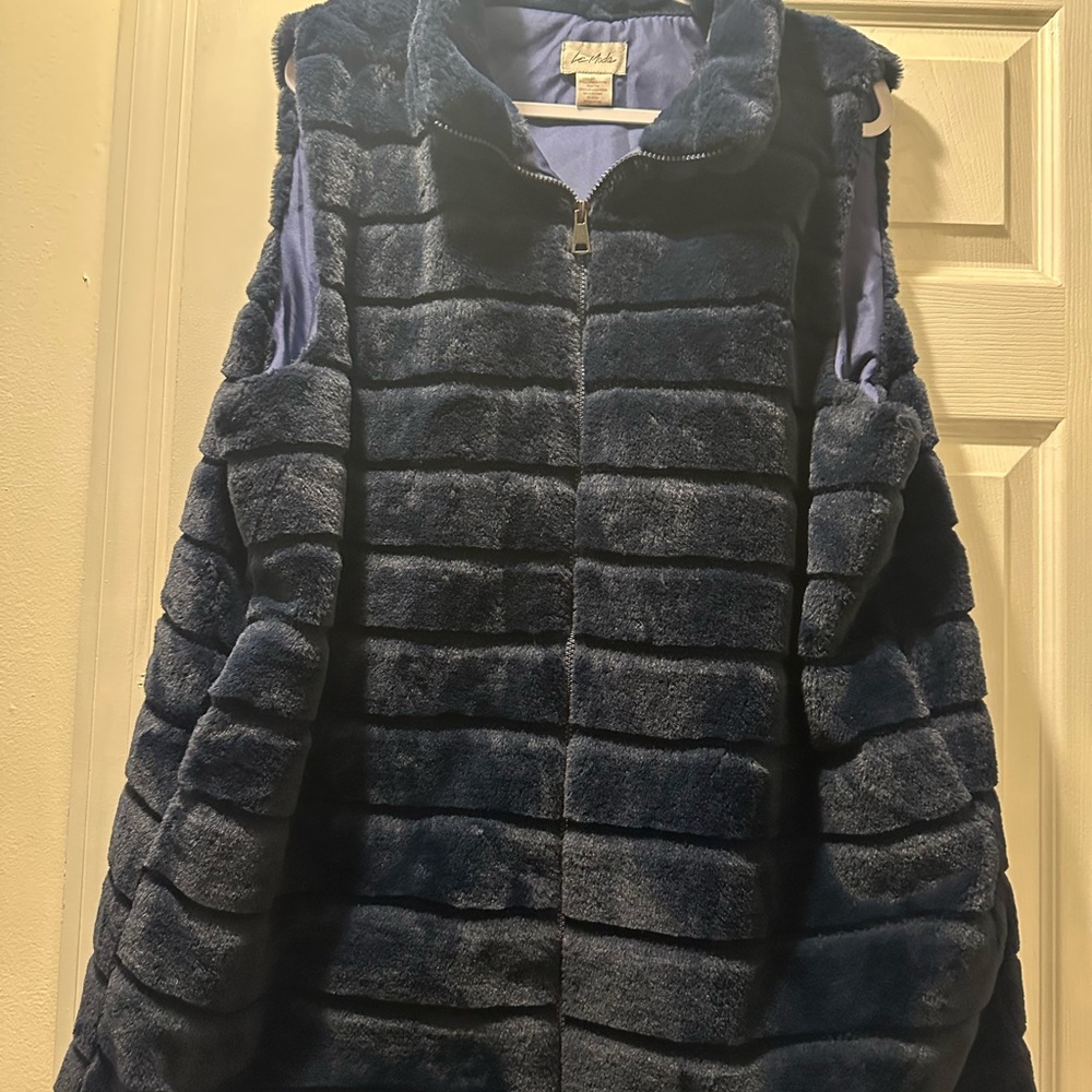 Elegant Navy Faux Fur Vest XXL